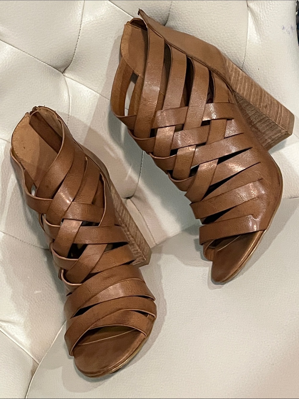 Mojo Moxy Tan Brown Woven Peep-Toe bootie Sandals Size 8 Eye Catching Beautiful